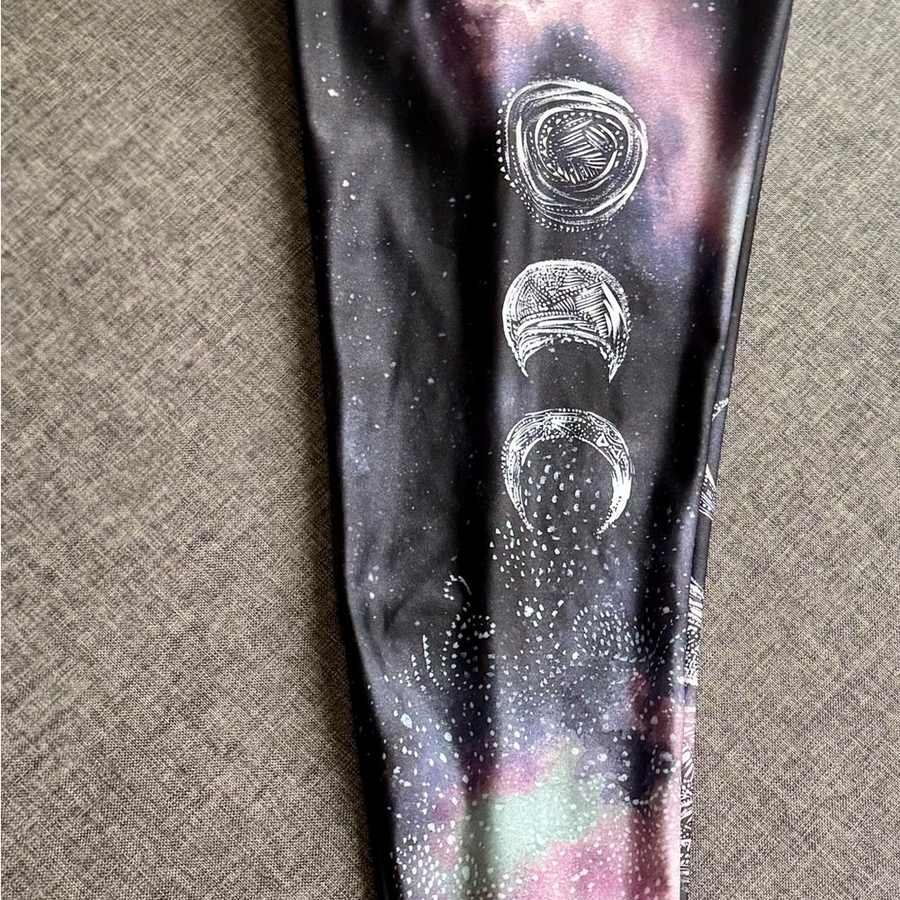 Onzie HIGH Rise Graphic Midi 7/8 Yoga Leggings – Solar NWOT - Picture 6 of 10